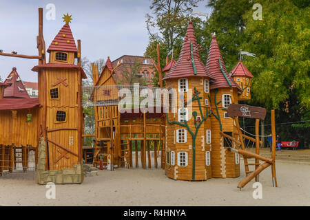 Spielplatz, Heinrich Heinrich-Lassen-Park, Schönheit, Berg, Berlin, Deutschland, Spielplatz, Heinrich-Lassen-Park, Schöneberg, Deutschland Stockfoto