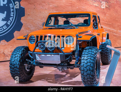 LAS VEGAS, NV/ USA - NOVEMBER 2, 2018: ein Jeep Wrangler Sandsturm MOPAR Konzeptfahrzeug auf der Specialty Equipment Market Association (SEMA) zeigen. Stockfoto