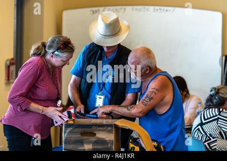 Panama City, FL., Okt. 26, 20218 - ein Disaster Recovery Center (DRC) ist jetzt offen in Bay County. Das Zentrum bietet persönliche Unterstützung für Privatpersonen und Unternehmen in den Grafschaften im Florida federal Disaster Erklärung für Hurrikan Michael bezeichnet. Vertreter der Zustand von Florida, FEMA, der U.S. Small Business Administration (SBA), und andere Organisationen sind in der Mitte zu erklären verfügbaren Hilfsprogramme und die Überlebenden mit den Ressourcen, die am besten zu Ihrer Erholung muss übereinstimmen. Die FEMA/K.C. Wilsey Stockfoto