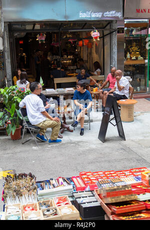 Cafe am Markt anitques Cat Street, Sheung Wan, Hong Kong Island, Hong Kong, China Stockfoto