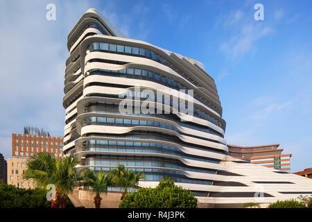 Innovation Turm (von Zaha Hadid) der Hong Kong Polytechnic University, Hung Hom, Kowloon, Hong Kong Stockfoto