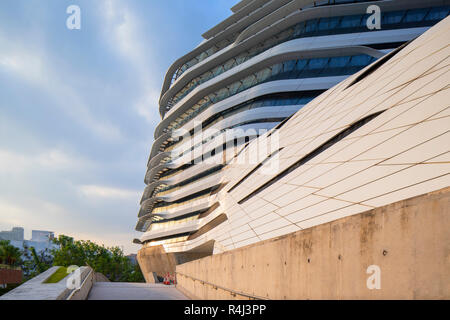 Innovation Turm (von Zaha Hadid) der Hong Kong Polytechnic University, Hung Hom, Kowloon, Hong Kong Stockfoto