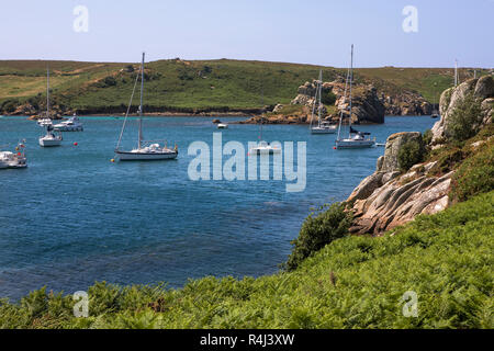 Neue grimsby Sound, Bryher und Henker Insel, von Tresco, Isles of Scilly, Großbritannien Stockfoto