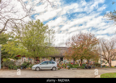 CITRUSDAL, SÜDAFRIKA, 22. AUGUST 2018: Die historische Sandveldhuisie Häuser ein Coffee Shop und die lokale Kunst und Handwerk Gemeinschaft in Citrusdal im W Stockfoto