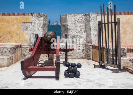 Alte Kanone in Fort San Sebastian del Pastelillo in Cartagena de Indias, Kolumbien Stockfoto