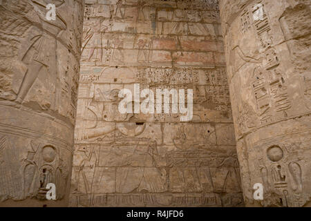 Tempel von Medinet Habu, Ramses III gewidmet. -UNESCO-Weltkulturerbe, Luxor, Ägypten Stockfoto