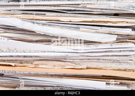 Seitenansicht des Chaotischen alte Datei Stack Stockfoto