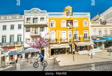 Street Scene vor der Casa Duarte Pacheco Stockfoto