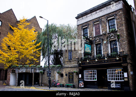 Die Aussicht von Whitby Pub in Wapping, London Stockfoto