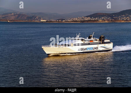 Egean Strecken schnell Auto- und Passagierfähre Speedrunner III außerhalb der Hafen von Piräus Athen Griechenland Europa Stockfoto