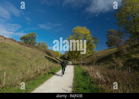 In der Nähe von Tissington, Derbyshire, UK: Oktober 2018: High Peak Trail Sustrans nationaler Radweg 68 Stockfoto