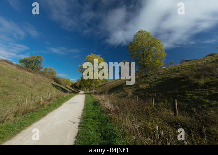 In der Nähe von Tissington, Derbyshire, UK: Oktober 2018: High Peak Trail Sustrans nationaler Radweg 68 Stockfoto