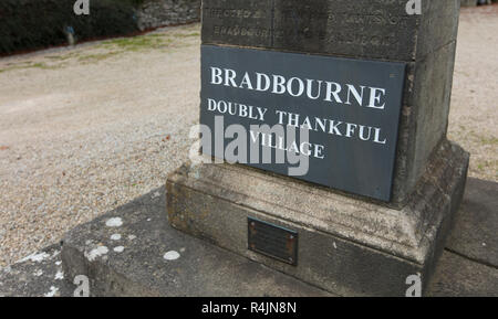 Bradbourne, Derbyshire, UK: Oktober 2018: Doppelt dankbar War Memorial Stockfoto