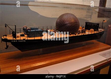 Die Hampton Roads Naval Museum enthält ein detailliertes Modell der USS G.W. Parke Custis. Der Ballon Boot wurde von Union Kräfte zum ersten Mal am 11. November 1861, das verwendet wird, wenn Thaddeus Lowe eine Antenne Beobachtung der Konföderierten Stellungen vom Schiff durchgeführt. Diese Beobachtung ebnete den Weg für die gegenwärtige Nutzung der US Navy von Luft und ein Element der Sea Power. Das Modell in der Galerie des Museum wurde von Floyd Hudson gebaut, und wurde 1961 in die Truxton-Decatur Museum präsentiert. Das Modell wurde schließlich zum Museum Stockfoto