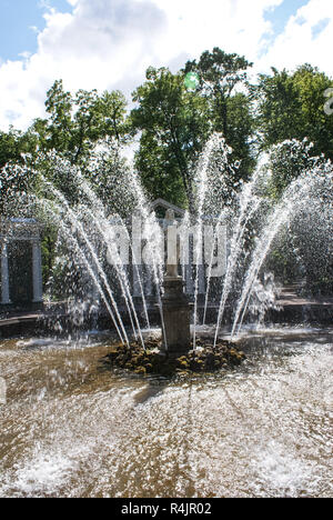 Springbrunnen. Statuen und Denkmäler von St. Petersburg. Stadt St. Pet Stockfoto