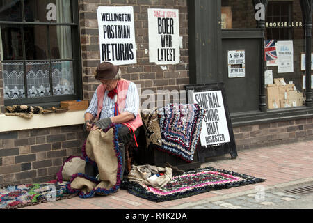 WREKN; IRONBRIDGE; Blists Hill Victorian TOWN; RAG RUG, Stockfoto