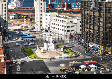 Luftaufnahme von Plaza Sotomayor Square - Valparaiso, Chile Stockfoto