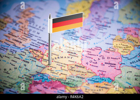 Deutschland mit einer Flagge auf der Karte. Stockfoto