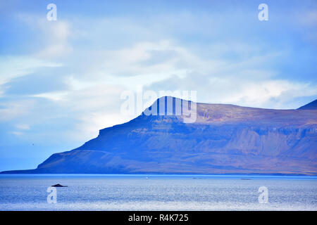 Bergblick auf grundarfjordur Fjord in Island Stockfoto