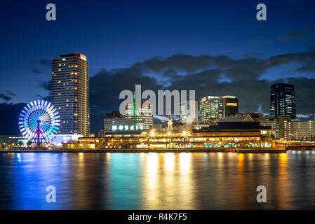 Nachtaufnahme der Hafen von Kobe in Osaka, Japan Stockfoto