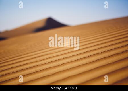 Nahaufnahme der Sanddünen in der Wüste. Wahiba Sands, Sultanat von Oman. Stockfoto