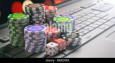 Online Casino, Konzept wetten. Poker Chips und Würfel auf weißen Computer Laptop Tastatur. 3D-Darstellung Stockfoto