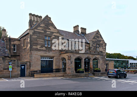 Durham Hauptbahnhof auf der East Coast Mainline südlich von Newcastle im Nordosten Englands Stockfoto