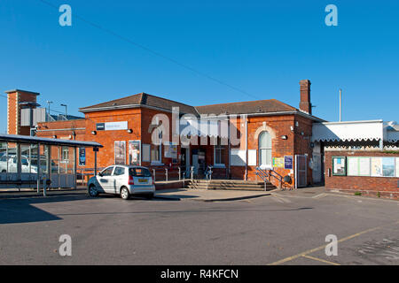 Paddock Wood Bahnhof in Paddock Wood, Kent, Großbritannien. Die Station ist ein gut genutzt Pendler Stop auf der südöstlichen Hauptlinie nach London Charing Cross Stockfoto