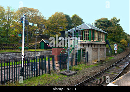 Die erhaltene und denkmalgeschützte Cromer Yard Signal Box an der Cromer Station an der Norwich nach Sheringham 'Bittern Line' in Norfolk, Großbritannien Stockfoto