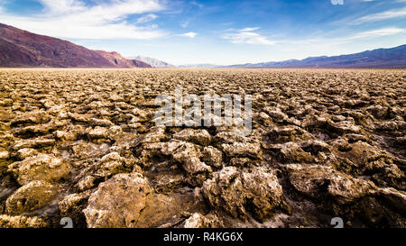 Salzkristall Formationen an des Teufels Golfplatz im Death Valley, Kalifornien, USA Stockfoto
