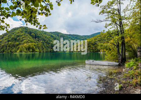 Mehrere Wasserfälle Eines der Erstaunlichsten Plitvicer Seen, Kroatien. Ein wirklich Jungfrau und wunderbaren Stück Natur. Stockfoto