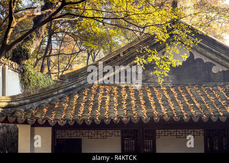 Der Herbst im Park von Suzhou, China Stockfoto