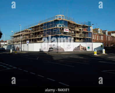 AJAXNETPHOTO. 2015. WORTHING, England. - LANCASTER - NEUE ALTENHEIME EIGENTUM ENTWICKLUNG IM BAU AUF DEM GELÄNDE DER ALTEN BANK AN DER ECKE DES ROWLANDS und HEENE STRASSE. Foto: Jonathan Eastland/AJAX REF: GR 150802 4598 Stockfoto