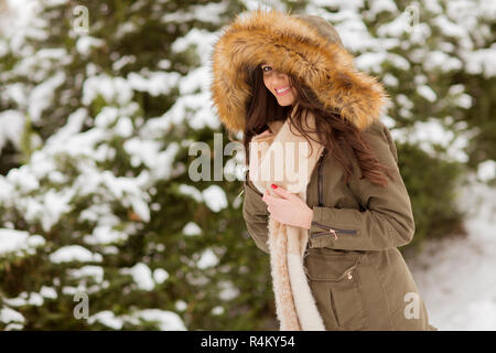 Porträt der jungen Frau in Winter Park Stockfoto