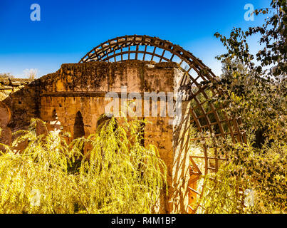 Alte Wasserrad im Fluss Gaudalquivir, Cordoba, Spanien Stockfoto