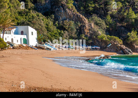 Costa Brava, Spanien. Strand von Cala Canyelles zwischen Lloret und Tossa. Stockfoto