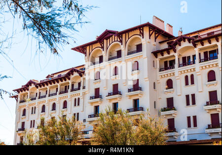 Mehrfamilienhaus in Hendaye, Frankreich. Ehemalige Grand Hotel Eskualduna. Stockfoto