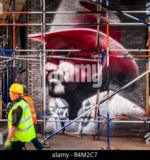 Street Art Behind the Scaffold von ELMAC (Miles MacGregor) in London Stockfoto