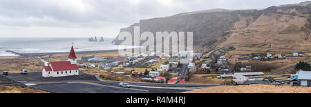 Vik i Myrdal Kirche Island Stockfoto