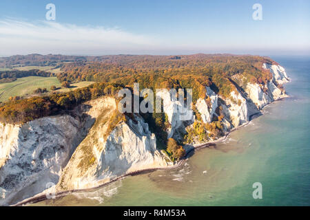 Die malerische Küstenlandschaft des dänischen Ostseeinsel Møn ist für seine Kreidefelsen bekannt. Stockfoto