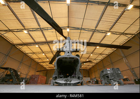 Bastion, Helmand/Afghanistan - ca. 2010: AH 64 Longbow Apache Kampfhubschrauber British Army Air Corp, ​ während des Betriebs Herrick Stockfoto