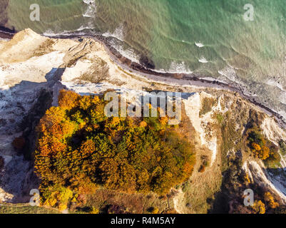 Die malerische Küstenlandschaft des dänischen Ostseeinsel Møn ist für seine Kreidefelsen bekannt. Stockfoto