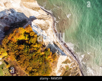 Die malerische Küstenlandschaft des dänischen Ostseeinsel Møn ist für seine Kreidefelsen bekannt. Stockfoto