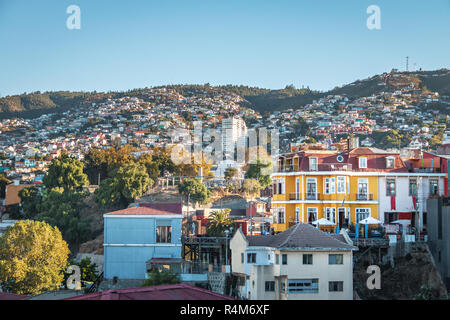 Luftaufnahme von Valparaiso und Reina Victoria Heben von Cerro Concepcion Hill - Valparaiso, Chile Stockfoto