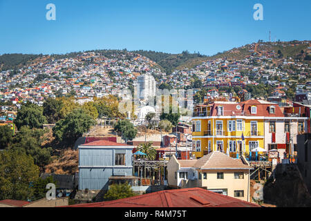 Luftaufnahme von Valparaiso und Reina Victoria Heben von Cerro Concepcion Hill - Valparaiso, Chile Stockfoto