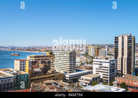Luftaufnahme von Valparaiso vom Paseo Atkinson am Cerro Concepcion Hill - Valparaiso, Chile Stockfoto