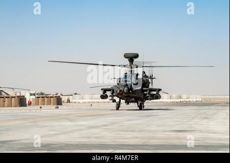 Bastion, Helmand/Afghanistan - ca. 2010: AH 64 Longbow Apache Kampfhubschrauber British Army Air Corp, ​ während des Betriebs Herrick Stockfoto