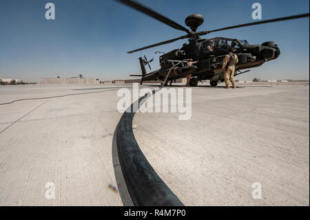 Bastion, Helmand/Afghanistan - ca. 2010: AH 64 Longbow Apache Kampfhubschrauber British Army Air Corp, ​ während des Betriebs Herrick Stockfoto