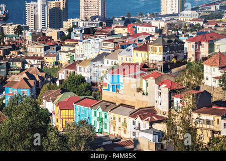 Häuser von Valparaiso Blick vom Cerro San Juan de Dios Hill - Valparaiso, Chile Stockfoto