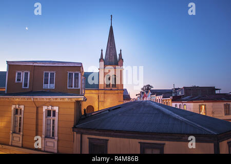 San Luis Gonzaga Pfarrkirche bei Nacht - Valparaiso, Chile Stockfoto